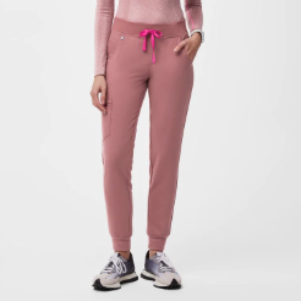 Figs | Zamora Jogger Scrub Pants in Mauve: Size XS